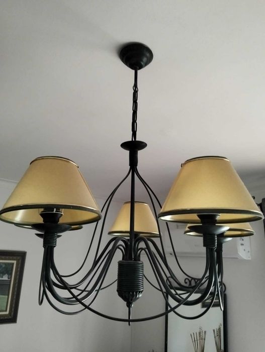 Vendo candeeiro de teto em ferro forjado