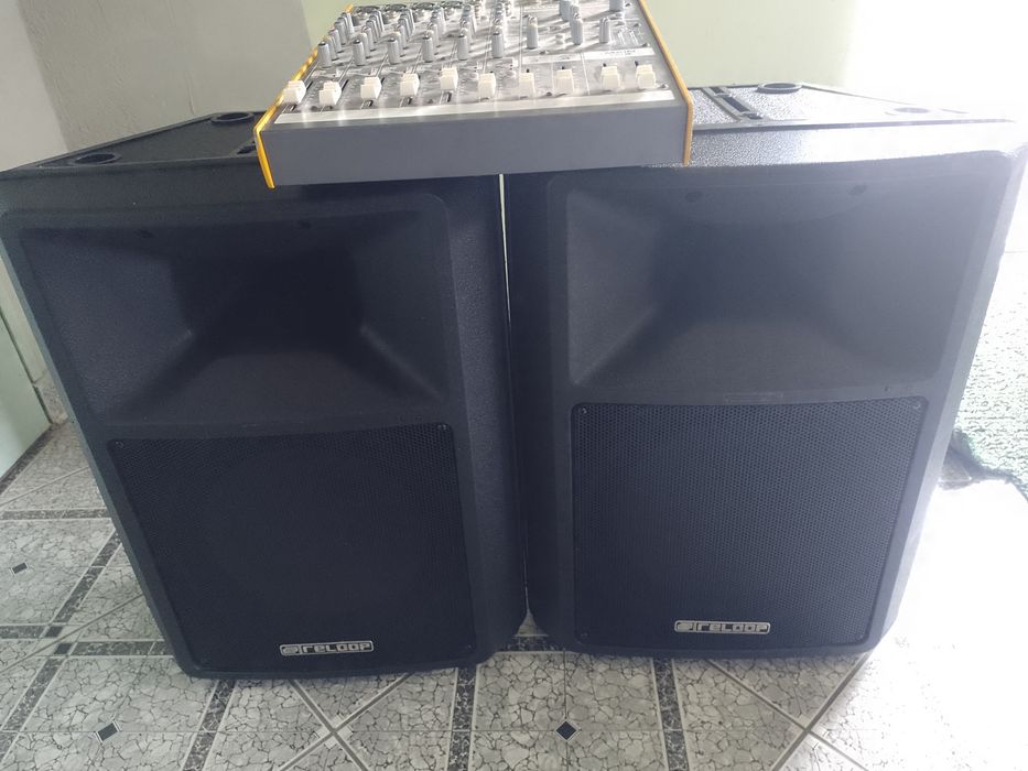Sprzedam kolumny reloop na 12calowych głośnikach aktywne i mixer Tapco z dobra kamera pogłosowa 220Fx