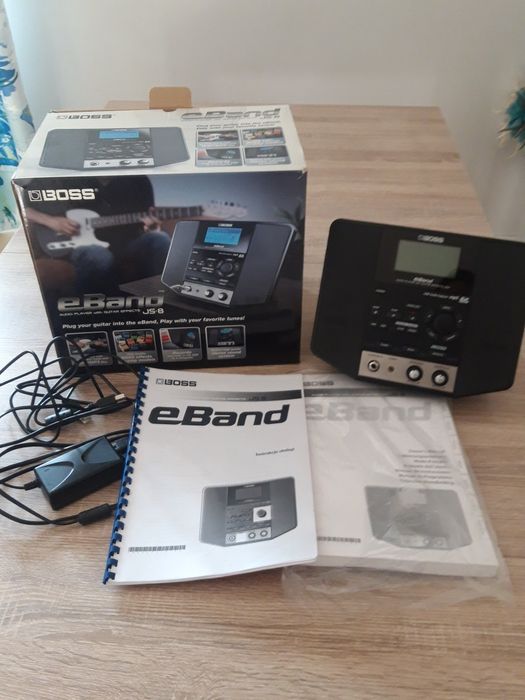 Boss eBand JS 8 audio player with guitar effects