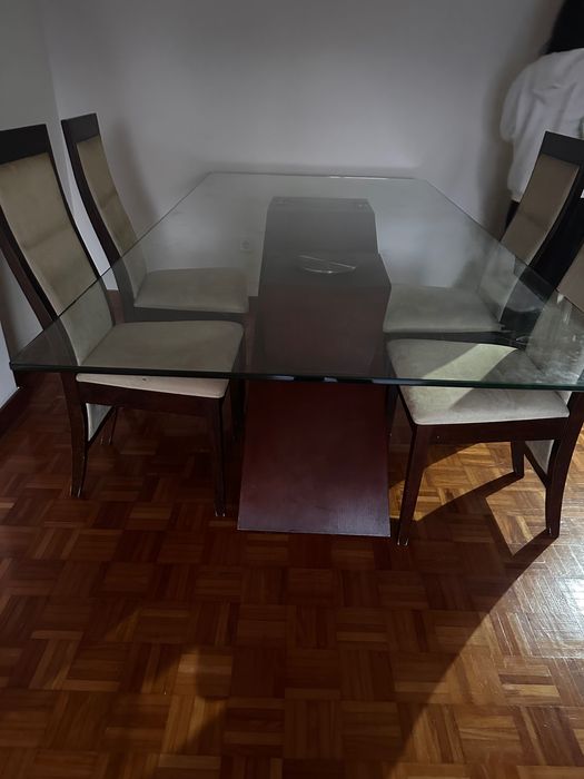 Mesa de cozinha com 4 cadeiras