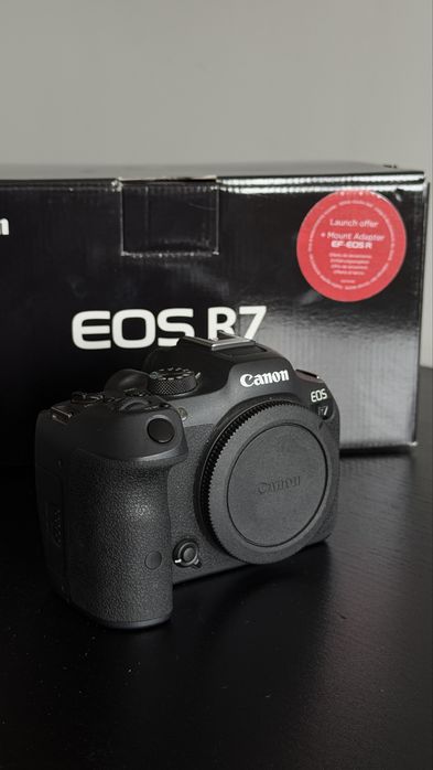 Aparat Canon EOS R7