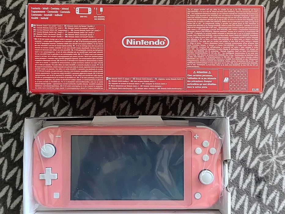 Nintendo Switch Lite, nowa, z oryginalnym pudełkiem oraz ładowarką.