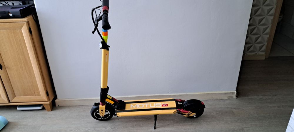 Hulajnoga elektryczna MOTUS 8.5 lite pro
