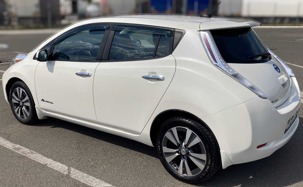 Nissan Leaf 2015 SL - не биток!