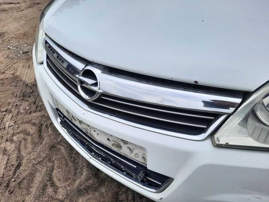 Grill atrapa chłodnicy Opel Astra H lift  2009 rok