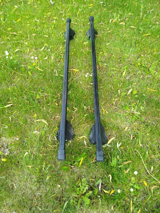 Belki poprzeczne, bagażnik dachowy Thule, regulowana długość.