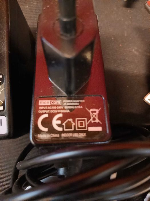 varios carregadores para telemoveis
