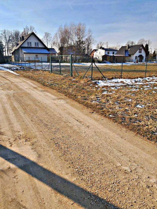 Duża, ogrodzona działka budowlana - Frydek ul. Miodowa
