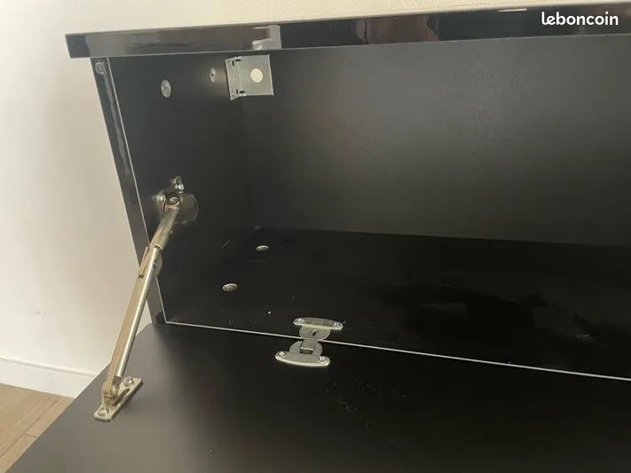 Conjunto Movél de TV Besta em laca preta + movél superior de parede
