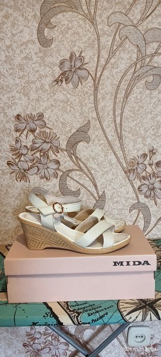 Босоніжки, 39 розмір, білі