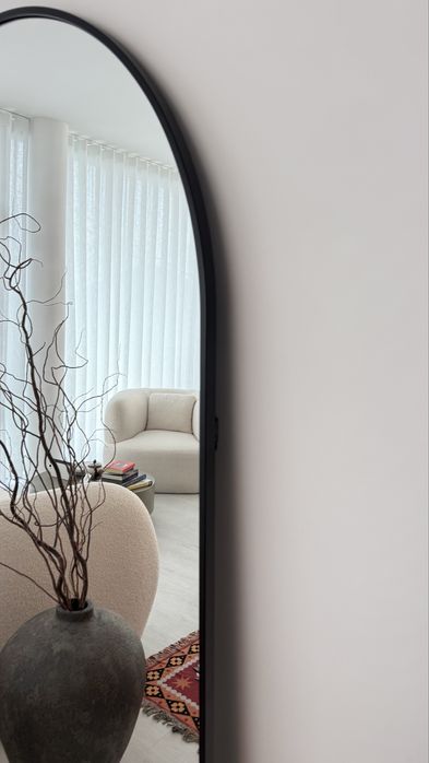 Espelho de parede em metal preto