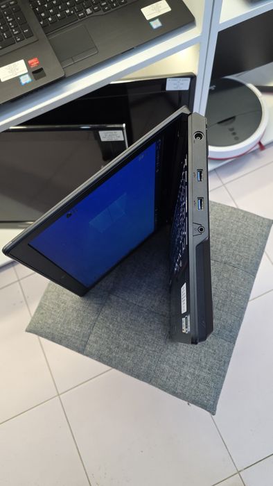 Fujitsu i7 32gb 512gb