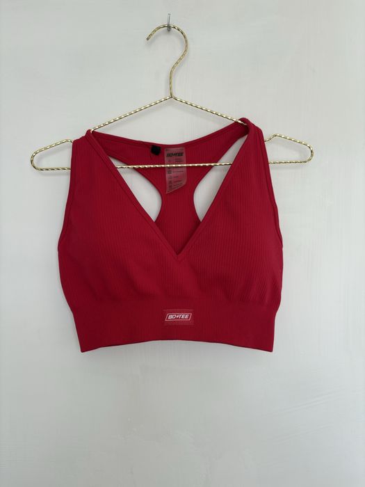 Czerwony biustonosz sportowy top Bo+Tee Boandtee dekolt V S 36 dopasow