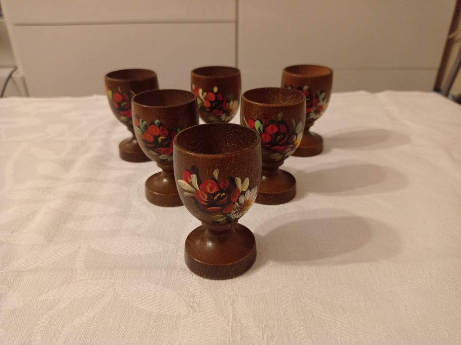 6 drewnianych kieliszków do jajek