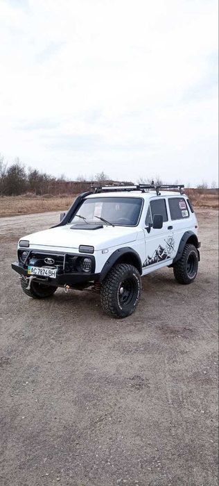 Продам автомобіль Ниву