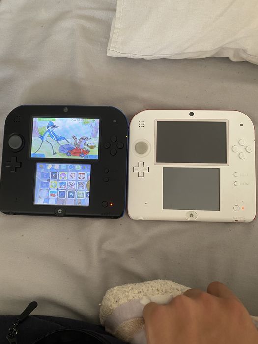 Nitendo 2 ds desbloqueada com 32 gb de cartao de memoria