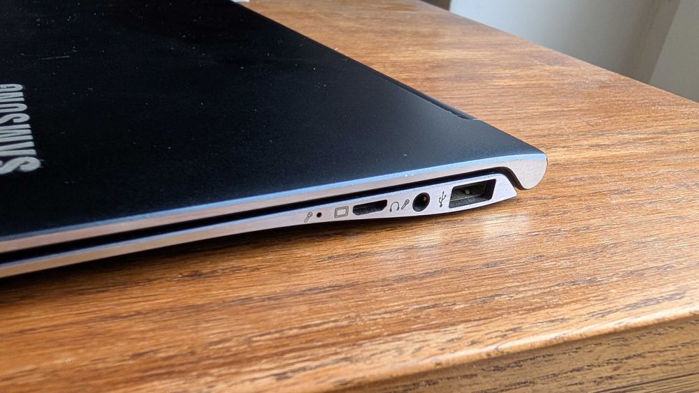 Samsung NP900X3E laptop FullHD i5 4GB 128 BG