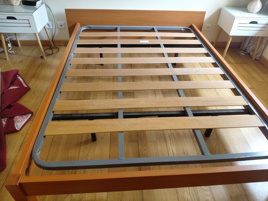 Cama com estrado sem colchão