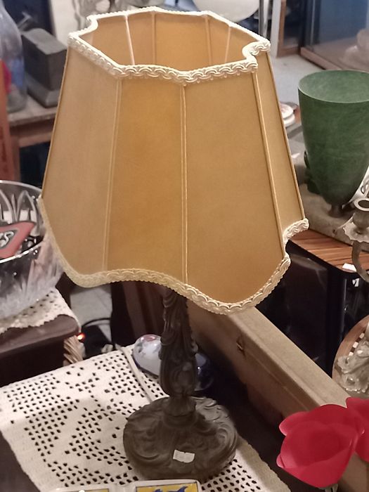 Candeeiro de mesa antigo em bronze