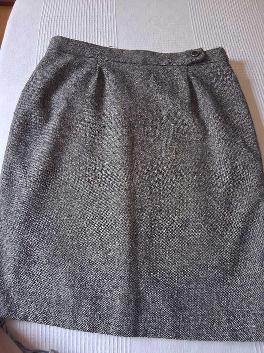 Saia Cortefiel, Tam M mas cinta é 40 (Portes incluídos)