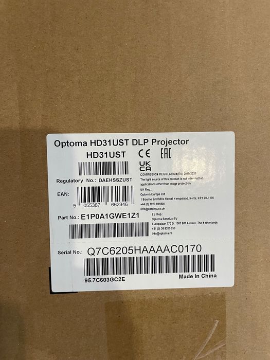 Projektor OPTOMA HD31UST – ultra-krótki rzut, rok 2023, mały przebieg