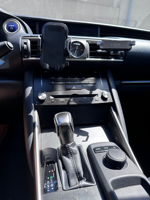 Vende se carro Lexus modelo 300h, otimo estado, hibrido com 105.000 km.Porto