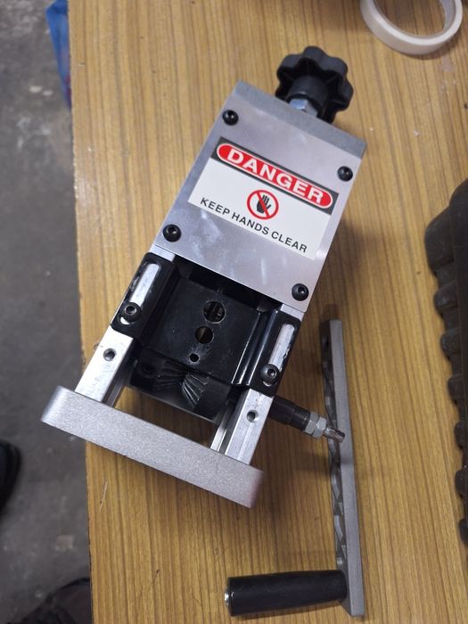 Narzędzie do ściągania drutu 1.5-25 mm Maszyna z ostrzem do izolacji.