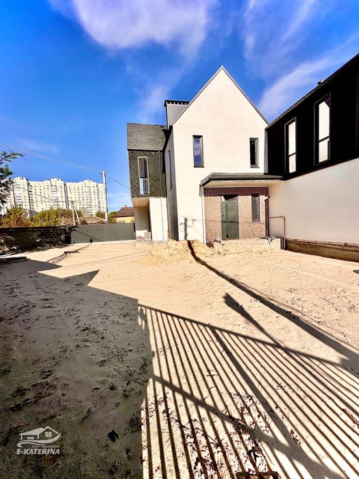 Возможна РАССРОЧКА Дом 106+30 м2 р-н Развилка г. Бровары рядом Центр