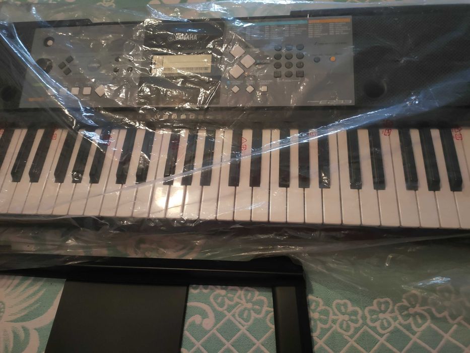 Teclado Yamaha PSR E233