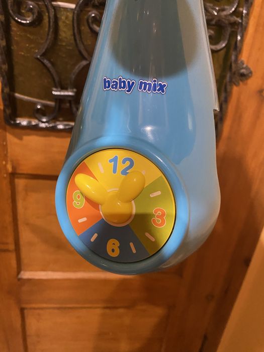 Karuzelka do łóżeczka z projektorem