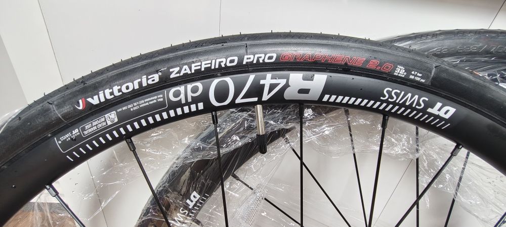Вилсет шоссейный  Алюминиевые DT Swiss R470 db + втулки Shimano + Vittoria  Zaffiro Pro.