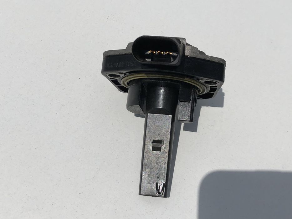 Датчик уровня масла двигателя Passat B6 2.0 BMP BKP BMR CBA BLR BVY