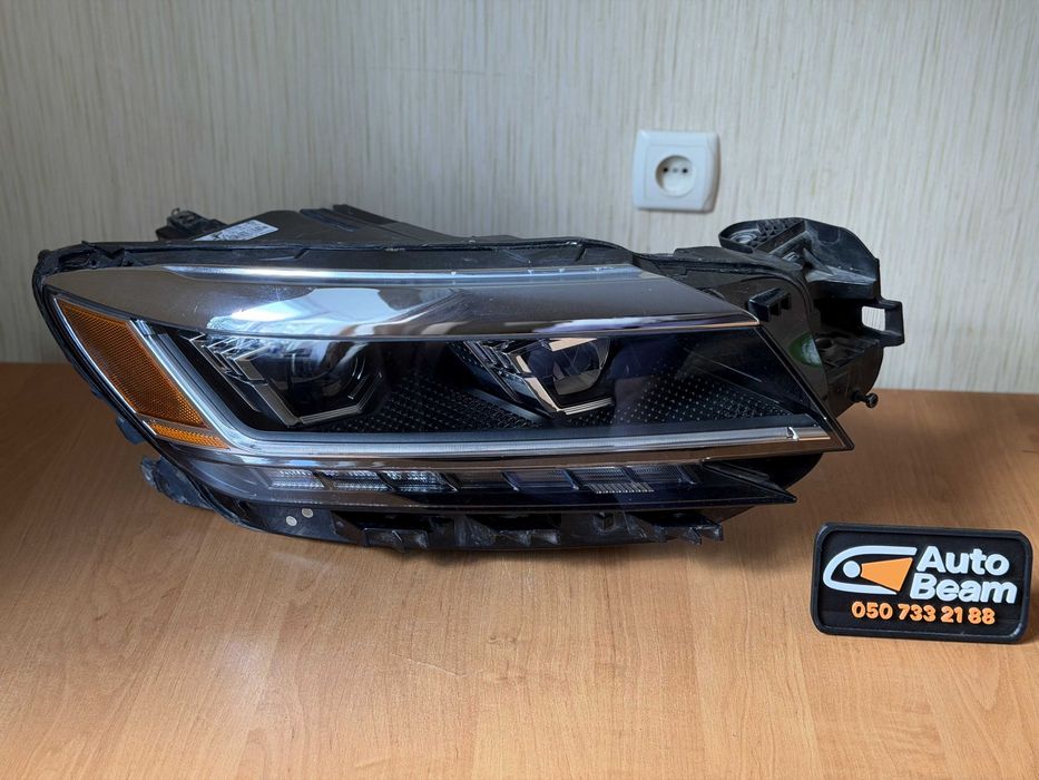 Фара LED Volkswagen Passat USA 2020-2023 права (RH) оригінал 561941082