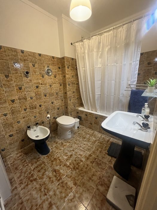 T2 Parede para arrendar com mobilia .