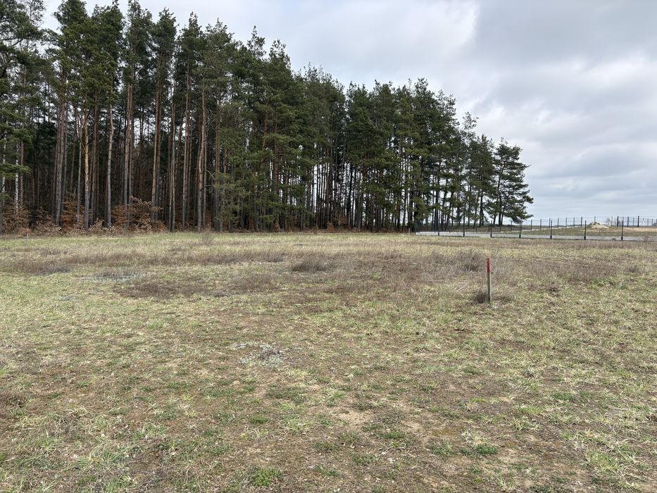 Działka budowlana - posiada warunki zabudowy i prąd przy działce.