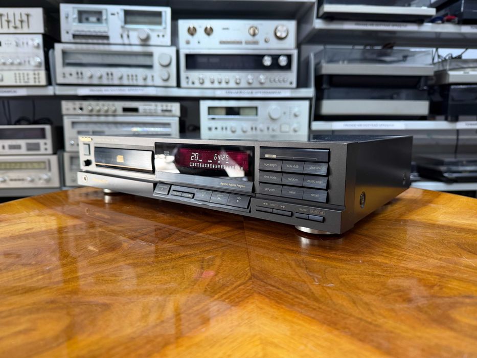 Odtwarzacz płyt CD Technics SL-P212A Audio