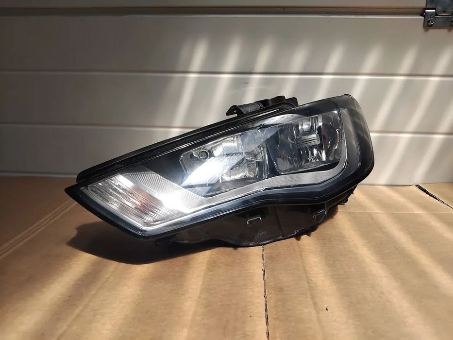 Audi A3 8V reflektor lampa zwykła lewa idealna  8V0.941.003 8V0941003