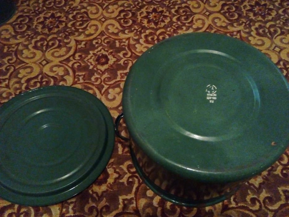 Каструля велика емальована з кришкою