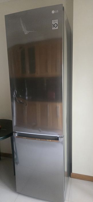 Frigorífico Combinado LG GBB72PZVCN (No Frost - 203 cm - 384 L - Inox)