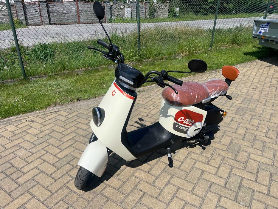 Skuter elektryczny Cedrus by Luyuan C-GO-2W-ZQQ2