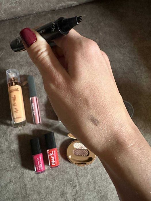 Набір різної косметики