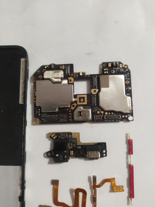 Xiaomi Redmi 8 4/64gb  на  запчастини