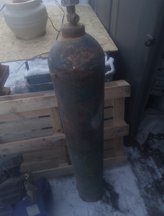Продам кислородный баллон
