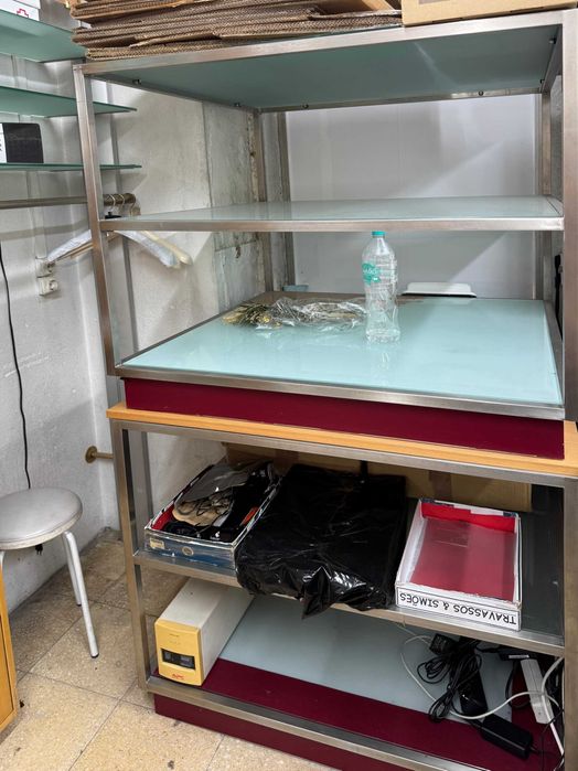 Móveis de loja, vitrines e expositores