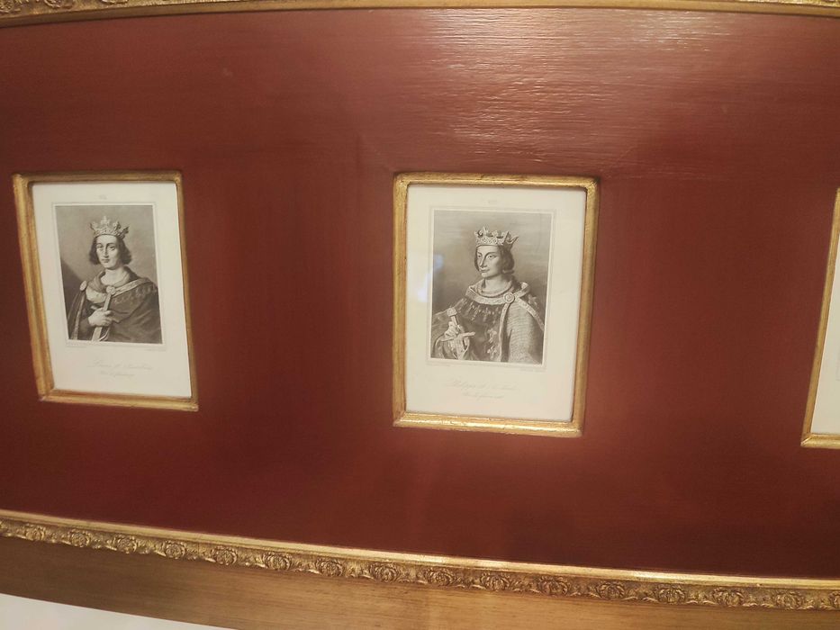 Quadro dourado em folha de ouro  passapartout grená