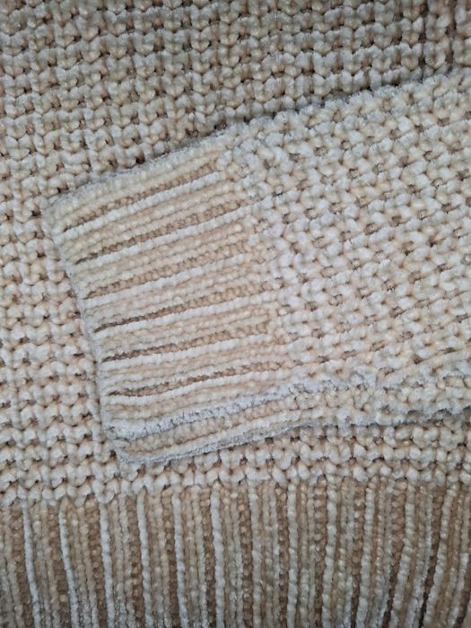 Бежевий светр Divided H&M