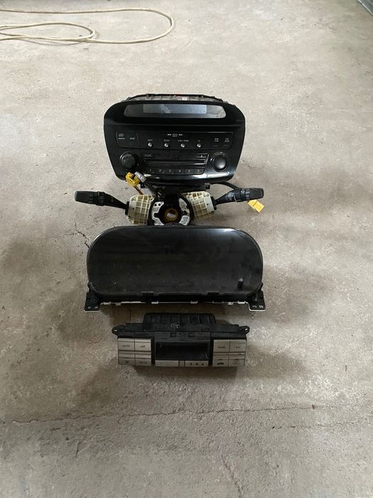 Запчастини на хонда FR-V