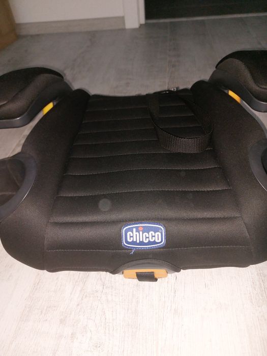Автокрісло-бустер Chicco GoFit Plus