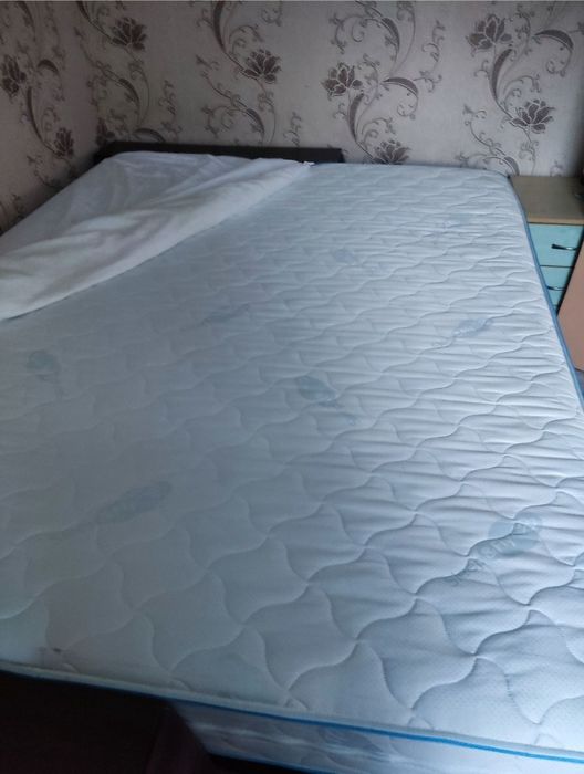 Продам матрац,ковдри.