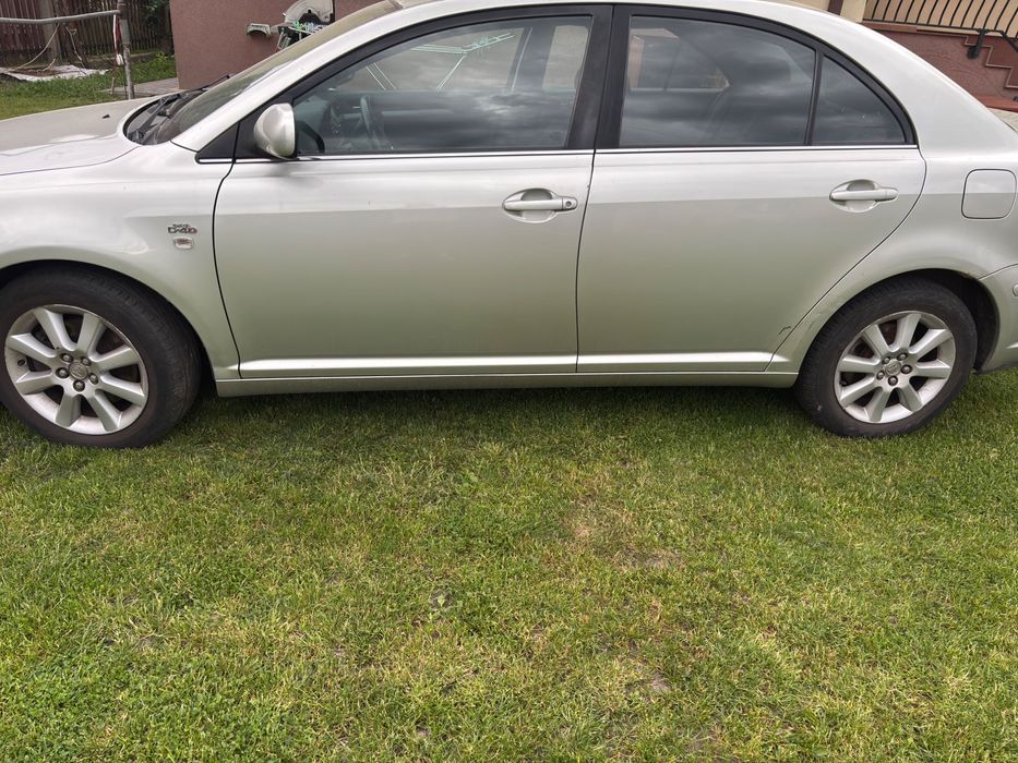 Sprzedam Toyote Avensis